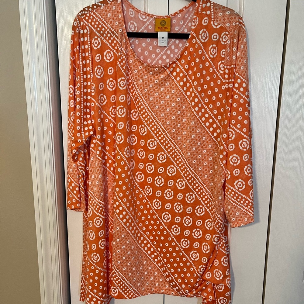 Ruby Rd. Orange and White Graphic Tunic.  Very attractive